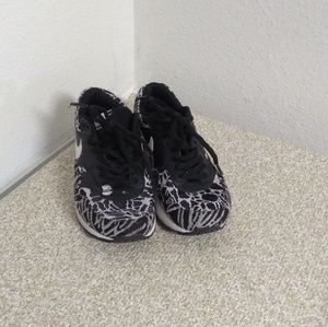 Nike Air Max Black White Woven Print Sneakers
